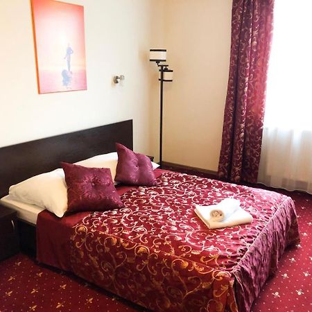 Hotel Korona เชชูฟ ภายนอก รูปภาพ